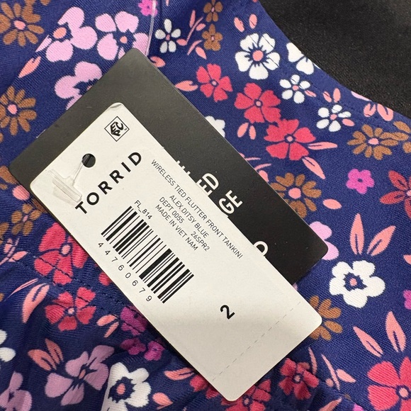 Torrid Wire-Free Twist Front Tankini - Picture 6 of 6